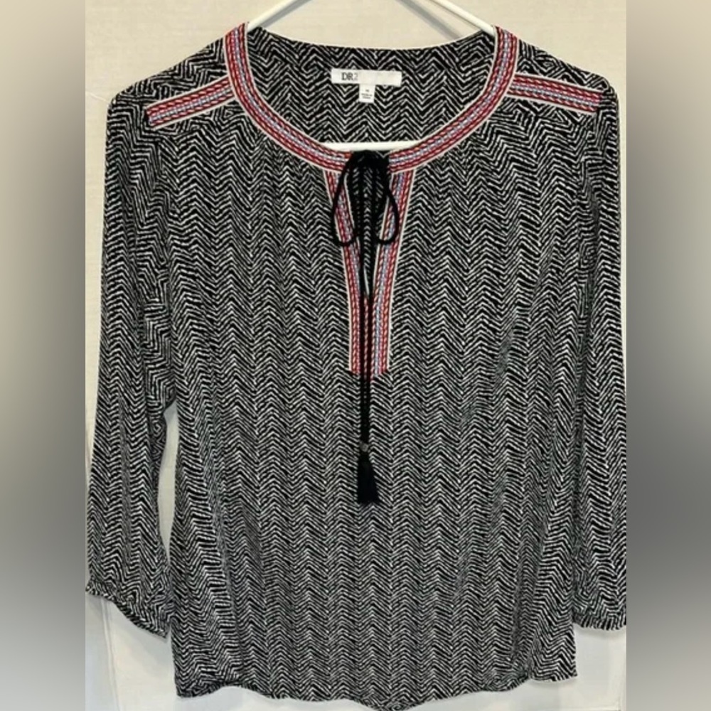 DR2 Tassel Tie Tunic Top Blouse Size M Black White Embroidered Trim 3/4 Sleeve